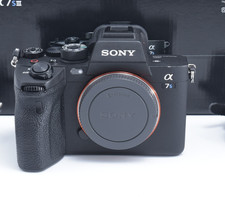 [Quasi come nuovo / Scatti